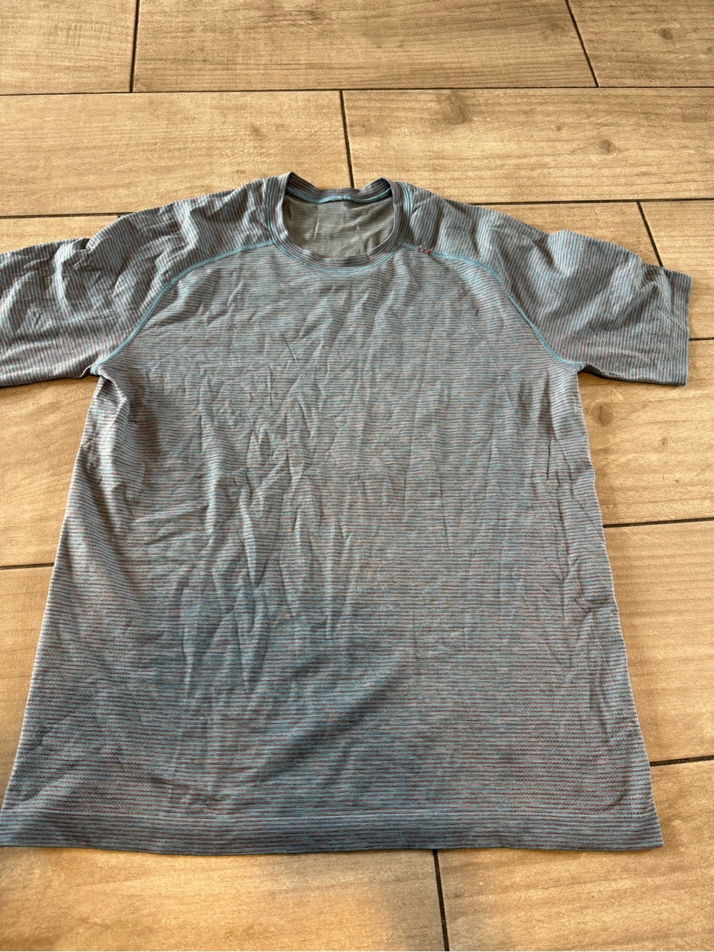 Lululemon Men’s Short Sleeve Shirt Gray Sz M